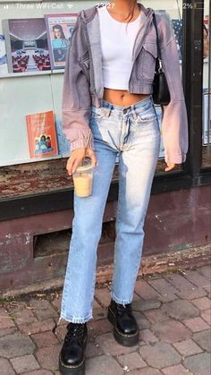 Fall Outfits For Campus, Trendy Outfits With Doc Martens, Fall Thrift Outfits Trendy, Basic Fall Outfits 2022, Cute Outfits With Jackets, Fall Jeans 2023, Docs And Jeans Outfit, Vintage Denim Outfits, Fall Doc Martens Outfits