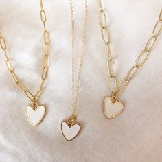 White Heart-shaped Metal Chain Necklace, White Link Metal Necklaces, Dainty White Metal Charm Necklaces, Everyday White Chunky Chain Jewelry, White Chunky Chain Jewelry For Everyday, Everyday White Jewelry With Chunky Chain, Trendy White Gold Plated Necklace, White Metal Charm Necklaces, Everyday White Gold Plated Chain Necklace