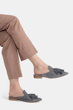 Slip-on mule with tassels in gray suede Gray Shoe, Artisan Fashion, Shoes Stand, Feminine Chic, Italian Shoes, Slip On Mules, Grey Shoes, Mule Flat, Back In Stock