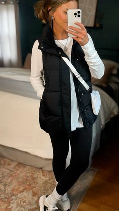 Love the booty coverage of this vest Padded Vest Outfit Woman, Long Black Puffer Vest Outfit, Outfits With Black Puffer Vest, Navy Puffer Vest Outfit, Long Puffer Vest Outfits For Women, Black Puffer Vest Outfits For Women, Leggings And Vest Outfit, Puffy Vest Outfits For Women, Long Black Vest Outfit