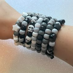 Aesthetic Kandi Bracelets, I Wanna Be Yours Bracelet, Bracelets Emo, Bracelets Grunge, Grunge Bracelets, Kandi Bracelets Ideas, Emo Bracelets, Emo Kandi