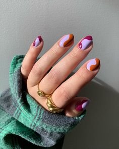 Short Edgy Nail Ideas, Mod Nail Art, Artsy Manicure, Fun Simple Nails, Purple And Red Nails, Two Tone Nail Designs, Color Blocking Nails, Oval Nail Designs, Oval Nail