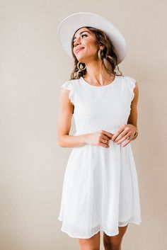 Temple Dresses, Grad Dresses Short, Simple White Dress, Montana Wedding, Casual White Dress, Top Wedding Dresses