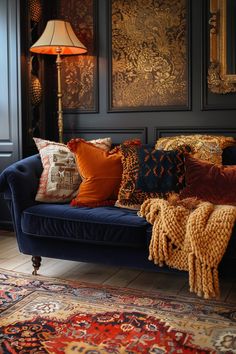 29 Cozy Maximalism Ideas for a Warm and Welcoming Atmosphere Cosy Home Ideas, Cosy Homes, Cozy Maximalism, Maximalism Decor, Plush Rugs, Elegant Home, Embroidered Cushions, Boho Interior, Cozy Interior