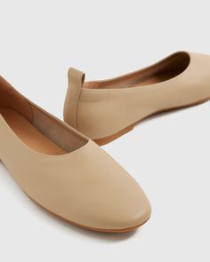 Imagine your go-to gloves (you know, those buttery soft leather ones). Now imagine them as a pair of ballet flats. That's the idea behind these shoes, an essential style we leveled up with the softest Italian leather for the perfect blend of comfort, luxury, and practical polish.  | Quince | Women's Italian Leather Glove Ballet Flat in Almond, Size 10 Everyday Chic Beige Ballet Flats, Beige Round Toe Ballet Flats For Everyday Wear, Beige Flats With Removable Insole For Everyday, Everyday Beige Ballet Flats With Almond Toe, Everyday Beige Round Toe Ballet Flats, Everyday Beige Flats With Removable Insole, Everyday Beige Almond Toe Ballet Flats, Beige Ballet Flats For Everyday, Comfort Luxury