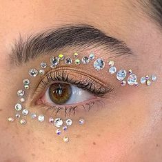 Makeup With Gems, Gem Makeup, Maquillage On Fleek, Mekap Mata, Crystal Makeup, Rhinestone Makeup, Rave Makeup, Smink Inspiration, Dramatic Makeup