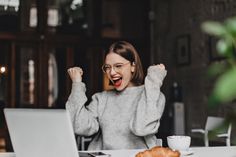 Women Laughing, Happy Students, Personal Branding Photoshoot, Career Woman, Confident Woman, Working Woman, Womens Glasses