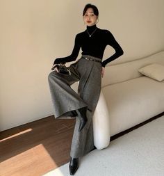 ↳ ‘ 𝐍𝐎𝐓 𝐌𝐈𝐍𝐄 🌷‧₊˚ Ⓒ 𝑡𝑜 𝑡ℎ𝑒 𝑟𝑖𝑔ℎ𝑡𝑓𝑢𝑙 𝑜𝑤𝑛𝑒𝑟 .*･ﾟ Gray Trousers Outfit Women, Grey Dress Pants Outfit, Wide Leg Wool Pants, Sleeves Outfit, Wide Pants Outfit, Wide Leg Trousers Outfit, Grey Pants Outfit, Wide Leg Outfit, Pants Outfit Work