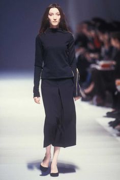 Balenciaga Fall 1999 1999 Fashion, Fashion 1990s, Tailored Clothes, Style Inspiration Winter, The 1990s, Neutral Outfit, 2000s Fashion, Street Chic, Business Outfits