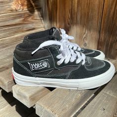 Vans Half Cab sneaker Half Cabs Vans, Vans Half Cab Outfit, Half Cab Vans, Streetwear 2000s, Vans Old School, Vans Outfit, 2000s Aesthetic, Vans Sk8 Hi, White Outfits