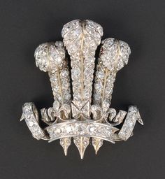 Handmade Brooch Recycling: No Silver weight: 14.200 Grams Gemstone: American Diamond (zircon)  Diamond weight: 8.32 ct Diamond shape: Round Material: Silver Silver purity: 925 Brooch Finished : White Prince Of Wales Brooch, Diamond Brooch, Royal Jewels, Royal Jewelry, Crown Jewels, American Diamond, Vintage Jewels, Elizabeth Ii, High Jewelry