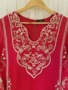 Jeans Casual Outfit, Casual Outfit Summer, Embroidery Dress Pattern, Latest Pakistani Dresses, Embroidery Suits Punjabi, Designer Bridal Lehenga Choli, Embroidery Fashion Detail, Heavy Dresses, Hand Beaded Embroidery