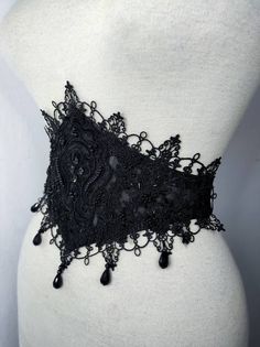 Gothic waist belt with luxury Italian beaded lace. Decorated with macramé pointed lace and glass black teardrops. Adjustable with elastic band and metallic regulators. (Pics of the closure are an example) Light boned with syntethic whalebones. Can be worn alone, on dresses, on jackets or on corsets, as you wish! 🌹*SIZE* 🌹 I'll set the elastic band to fit your personal size, PLEASE send me your waist measure when you purchase It . Please feel free to ask me, if you have questions. Allow 1 week Corset Belt Lace, Black Lace Belt, Gothic Waist Belt, Gothic Corset Belt, Corset Decoration, Gothic Belts, Black Underbust Corset, Corset Diy, Gothic Belt