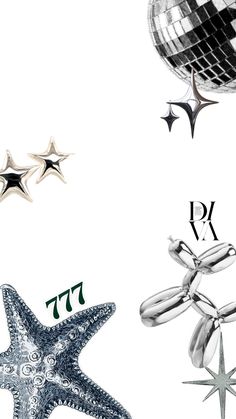 two silver rings and three starfishs on a white background with the words px written below them