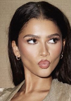 Zendaya Makeup Looks, Zendaya Model, Zendaya Makeup, Smink Inspiration, Makijaż Smokey Eye, Cute Makeup Looks, School Looks, Makeup Obsession, Makati