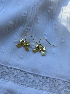 -gold plated 14k Gold Bow Jewelry, Dainty Gold Jewelry With Ribbon, Elegant Gold Jewelry With Butterfly Knot, Elegant Yellow Gold Jewelry With Ribbon, Chic Ribbon Jewelry As A Gift, Chic Ribbon Jewelry Gift, Chic Ribbon Jewelry For Gifts, Chic Jewelry With Ribbon For Gift, Gold Earrings With Decorative Bow As Gift