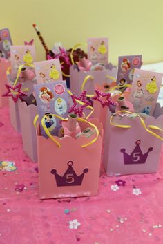 there are many little princess bags on the table