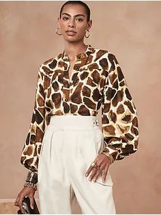 Women's Clothing - Shop New Arrivals | Banana Republic Winter Outfits Elegant, Giraffe Clothes, Printed Shirt Outfit, Balloon Sleeve Shirt, Balloon Sleeve Top, Top Banana, Top Shirt Women, Flowy Blouse, Giraffe Print