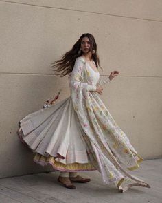 Sonam Bajwa, Indian Bridesmaid Dresses, Punjabi Fashion, Indian Bride Outfits, Anarkali Dress Pattern, Traditional Indian Dress, Casual Indian Fashion, Desi Fashion Casual