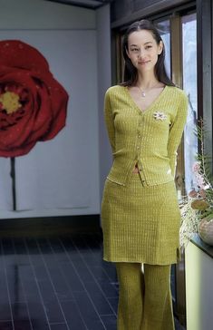 Skirt And Blazer Outfit, Mizuhara Kiko, Night Fits, Pretty Cardigans, Kiko Mizuhara, Spatial Design, Blazer Outfit, Kendall Jenner Style, Doll Face