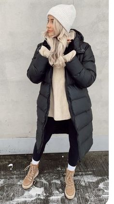 2023 Cold Winter Outfits, Winter Outfits With Short Hair, Puffer Parka Outfit, Winter Jackets Women 2023, Vail Winter Outfits, Leavenworth Washington Winter Outfits, Casual Snow Outfits For Women, Parka Outfit Woman, Womens Winter Boots Outfits