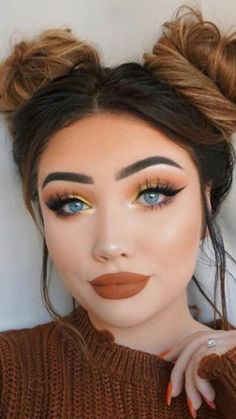 Fall Photoshoot Makeup Ideas, Fall Make Up Looks Blue Eyes, Fall Makeup Looks Blue Eyes, Fall Festival Makeup, Natural Fall Eyeshadow Looks, September Makeup Looks, Simple Fall Makeup Looks For Blue Eyes, Fun Fall Makeup Looks