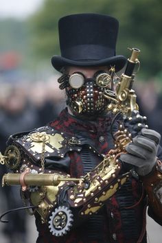 A steampunked reveler at the Wave Gothic festival in Leipzig, Germany. Steampunk Shop, Steampunk Outfits, Moda Steampunk, Steampunk Men, Mode Steampunk, Festival Trends, Diesel Punk, Style Steampunk, Steampunk Cosplay