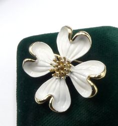 "Vintage gold tone and white enamel flower pin brooch, In good vintage condition. It's 1\"1/4. Thanks." White Vintage Brooch Lapel Pin, Spring Gold Brooch Jewelry, Spring Gold Jewelry Brooch, Spring Season Gold Brooch Jewelry, Gold Brooch Jewelry For Spring, Vintage White Enamel Brooches, White Vintage Enamel Brooches, Vintage White Flower Brooches, White Vintage Flower Brooches