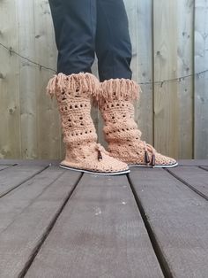 These handmade Coachella Boot Slipper with fringe are a "must have" for indoor use or festival outfit, Super comfortable - You deserve it! Add some softness, warmth and sexiness to your outfits with these Slipper Boots. Very light weight, super comfortable. These boots can be squished, packed and pulled out when needed. They are made with a Butterscotch coloured acrylic yarn, with a tie around ankle for a stay on fit and decorated with wooden beads. The soles are non-slip rubber soles that are s Womens Fall Boots, Pixie Boots, Boots With Fringe, Baby Doll Shoes, Black Leg Warmers, Fringe Cowboy Boots, Boots Boho, Make And Do Crew, Hippie Boots