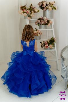 The royal blue flower girl dress is perfect for a special occasion. The baby girl will spin and feel like a real princesses! This is a wonderful gift for a little girl. GOWN FEATURES: --Sleeveless Dress --Full Tulle Skirt --beautiful bow ---Long Dress CUSTOM ORDERS: We are happy to create a magical custom ball gown for your little girl! To get started, send us your request and include the following measurements: Height Chest circumference Shoulder to wrist length / desired sleeve length Desired Navy Blue And Gold Wedding Dress, Royal Blue Flower Girl Dress, Blue Ball Dresses, Royal Blue Ball Gown, Blue Flower Girl Dress, Royal Blue Party Dress, Blue Bridesmaids Dresses, Birthday Frocks, Blue Flower Girl