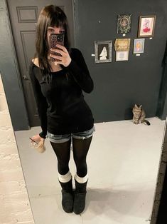 Thick Alt Outfits, Tights And Sweater Outfit, Monstra0.3 Outfits, Grunge Comfy Outfit, Emo Outfits Summer, Casual Scene Outfits, Simple Alt Outfits, Soft Emo Outfits, Subtle Goth Outfit