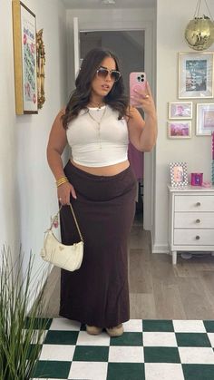 Puerto Rico Plus Size Outfits, Outfits With White Bag, Scotland Outfit Ideas Summer, Mid Size Going Out Outfits Night, Mid Size Maxi Skirt Outfit, Curvy Modest Outfits, Plus Vacation Outfits, Curvy Going Out Outfits, Shein Curvy Outfits