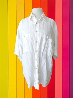 Vintage 90s Botton Down Shirt Linen White Oversized Boyfriend Shirt ,short sleeve top M-XL Underarm to underarm: 61 cm/ 24 in Lenght: 80 cm/ 32 in Sleeve lenght: 28 cm/ 11 in Sholders: 55 cm/ 22 in Recommended for sizes M-XL depending on desired fit. Model is a size medium-large.  Materials: 100% linen Condition: very good vintage condition Defects: none See more like this in my shop:https://www.etsy.com/shop/VintageInsparation?ref=seller-platform-mcnav Classic Oversized T-shirt For Summer, White Short Sleeve Tops With Rolled Sleeves, Beach Tops With Rolled Short Sleeves, Classic Oversized Summer T-shirt, Classic Short Sleeve Shirt For Beach, White Retro Short Sleeve Shirt With Relaxed Fit, Summer Camp Shirt With Rolled Short Sleeves, Summer Camp Shirt With Rolled Sleeves, Summer Shirt With Short Sleeves And Pockets