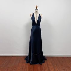 This dress can be made to order in custom size. I have some stock for size US2, US4, US6, US8, US10. For custom size, please message me your bust/waist/hips measurements and your height. Below are the measurements of standard size 2 to size 10 in inches: Size 2(inches): Bust=32 Waist=25 Hips=35 Height=65 Size 4(inches): Bust=33 Waist=26 Hips=36 Height=65 Size 6(inches): Bust=34 Waist=27 Hips=37 Height=65 Size 8(inches): Bust=35 Waist=28 Hips=38 Height=65 Size 10(inches): Bust=36 Waist=29 Hips=39 Paloma Dress James Bond, Bond Girl Costume, Marine Corps Ball Dresses, Old Hollywood Prom Dresses, Halter Neck Formal Dress, James Bond Dresses, Navy Blue Dress Outfit, Bond Girl Dresses, Backless Formal Dress