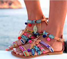 Harajuku Cute Boho Style Colorful Flat Sandals Womens Summer Shoes Sandals, Sandal Kulit, Pom Pom Sandals, Bohemian Sandals, Summer Sandals Flat, Flat Heels, Estilo Hippie, Boho Sandals, Leather Gladiator Sandals