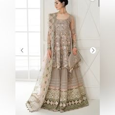 Brand New! Designer: Baroque Size Xl Features A Full Embroidered Net Body, Sleeves, And Patches On The Front, Back, And Sleeves, Plus An Organza Printed Dupatta With Embroidered Net Dupatta Patches And Embroidered Trouser Patches. The Trousers Are Made Of Silk And Embroidered. Long Top And Skirt, Organza Printed Dupatta, Walima Dresses Pakistani, Grey Dupatta, Party Wear Frocks, Walima Dress, Bridal Dupatta, Asian Designers, Indian Bridal Lehenga