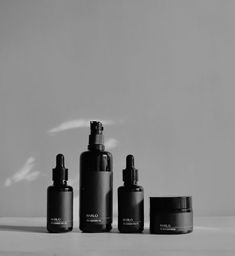 Minimal Cosmetic Packaging, Black Skincare Packaging, Black Skincare Products, Organic Cosmetics Packaging, Beauty Product Photography Ideas, Agarbatti Packaging, Organic Skin Care Packaging, Organic Skincare Packaging, Earthy Interiors