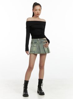 light blue Pleated Denim Skirt, Pleated Skirt Outfit, Pleated Denim, Festival Trends, 2024 Outfits, Feminine Women, Miniskirt Outfits, Black Model, Korean Street Fashion