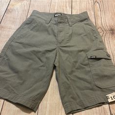 Brand New Vans Cargo Shorts Size 10 In Boys, Tiny Stain From Being In Closet Packed Away; Still Has Tags On, On Pic 4 Gray Vans, Black Chino Shorts, Skate Shorts, Vans Shorts, Boys Vans, Green Chinos, Grey Chinos, Black Chinos, New Vans