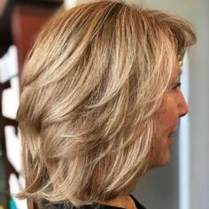 Wavy Layered Haircuts, Over 60 Hairstyles, Medium Layered Haircuts, Wavy Haircuts, Short Hair With Layers, Medium Hair Cuts, Medium Length Hair Cuts, Short Hair Cuts For Women, Layered Haircuts