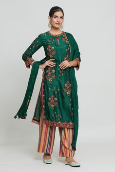 Bottle green kurta with multicolored thread embroidery. Piared with a striped palazzo. - Aza Fashions Shalwar Kameez Pakistani, Kurta And Palazzo, Desi Dress, Girls Attire, Emo Dresses, Pakistani Dresses Casual, Palazzo Set, Silk Bottoms, Silk Scarf Painting