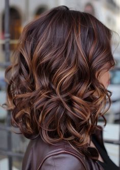 Chocolate Brown Hair With Brown Highlights, Chocolate With Highlights Hair, Highlight Light Brown Hair, Dark Brown And Red Highlights, Brown Hair Cinnamon Highlights, Chocolate Hair With Red Highlights, Chocolate Brown Caramel Highlights, Dark And Copper Hair, Auburn Highlights In Dark Brown Hair