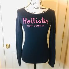 Hollister Signature “Surf Company” Long Sleeve Top Size Small. Like New, No Flaws, Never Worn Long Sleeve Crewneck. Color: Dark Blue With Pink Embroidery. Super Soft Material. From A Smoke- Free And Pet-Friendly Home. Check Out My Other Hollister And Abercrombie Items Vintage Long Sleeve Top, Sporty Tops For Surfing In Spring, Sporty Spring Surfing Tops, Stretch Long Sleeve Tops For Beach Season, Graphic Print Long Sleeve Tops For Beach Season, Long Sleeve Graphic Print Tops For Beach Season, Sporty Long Sleeve Tops For Beach Season, Sporty Long Sleeve Top For Summer, Blue Long Sleeve Tops For Beach Season