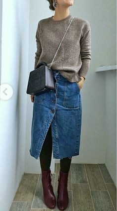 Mode Edgy, Cover Of Vogue, Jean Skirt Outfits, Long Jean Skirt, Looks Jeans, Mode Tips, Trendy Outfit Ideas, Denim Skirt Outfits