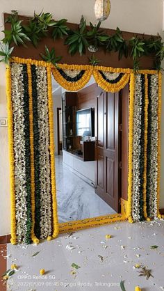 Main Door Decoration Leaf Decor Wedding, Small Wedding Decor, Welcome Home Decorations, Mehendi Decor Ideas, Home Flower Decor, Diwali Decorations At Home, Wedding Entrance Decor, Ganpati Decoration Design