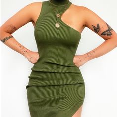 Kameli Boutique - Syrah Midi Dress In Olive - It’s Gorgeous! But I Got The Wrong Size. It’s A Medium/Large. It Goes Down To Around The Ankle. Kameli Boutique, Look Legging, Mode Inspo, Looks Chic, Cute Simple Outfits, Girls Fashion Clothes, Boutique Dresses, Cute Casual Outfits, Simple Outfits