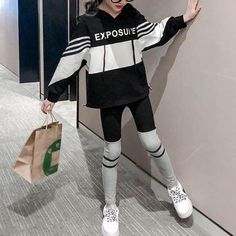 2-piece Color-block Hoodie & Pants for Girl - PrettyKid Trendy Black Long Sleeve Sets, Black Hooded Cotton Set, Black Cotton Sets For Fall, Casual Black Patchwork Set, Trendy Black Sets For Winter, Trendy Black Winter Sets, Black Letter Print Sets For Fall, Casual Patchwork Sets For Winter, Black Stretch Sets For Winter