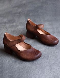 Vintage Leather Comfortable Chunky Heels Pumps — Obiono Retro Vintage Brown Closed Toe Heels, Vintage Leather Mary Janes With Closed Toe, Vintage Brown Heels With Leather Sole, Obiono Shoes, Leather Mary Janes With Medium Width, Closed Toe, Vintage Brown Retro Closed-toe Heels, Chunky Heel Pumps, Retro Shoes, Chunky Heels Sandals