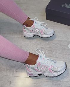 4s Outfit, Pretty Sneakers, Trendy Shoes Sneakers, Pretty Shoes Sneakers, Shoes Heels Classy, Shoes Outfit Fashion, Cute Nike Shoes, Stunning Shoes, Cute Sneakers