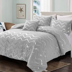 PRICES MAY VARY. 【GLITTER METALLIC DESIGN】Silver geometric wavy striped metallic foil print combined with solid gray fabric for a beautiful contrast. Shimmer bed set with cozy feeling helps you sleep quickly and experience better nights. 【SOFT MICROFIBER】Premium lightweight microfiber fabric that is breathable and the insulation offers a delicate touch to your skin. Quilt shells and fillings are pre-processed to ensure you receive clean and odor-free quilt kit. Even after repeated washes, your c Silver Comforter Set, Marble Comforter, Geometric Bedding, King Size Comforter Sets, Grey Comforter Sets, Grey Comforter, Floral Comforter Sets, Luxury Bed Sheets, Floral Comforter